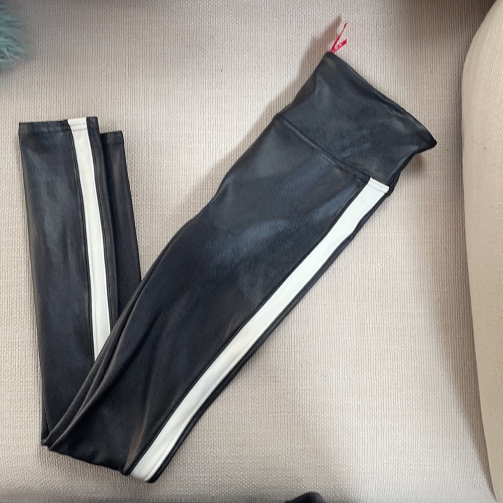 SPANX Faux Leather Side White Strip Leggings Blk size XS worn once Excellent con